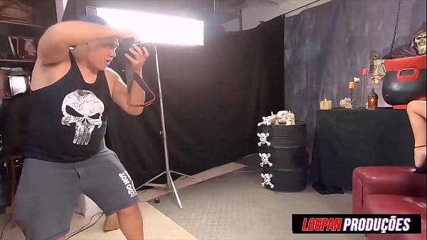 rolou_aquela_putaria_nos bastidores do Halloween com_direito_a gozada_na boca_Evelyn_Buarque_Bianca Demarchi_LP Produções