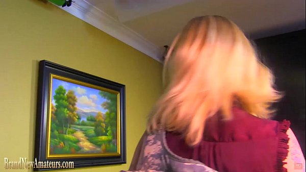 Play MP4 - Hot amateur on casting couch eating pussy and ass