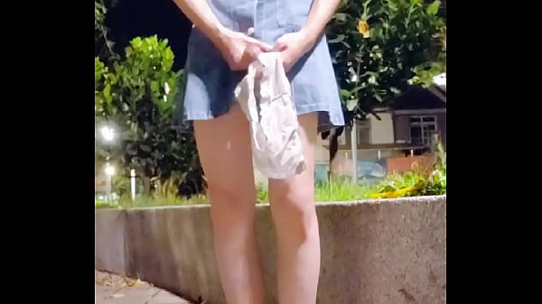 Play MP4 - 【伪娘】连衣裙野外手冲