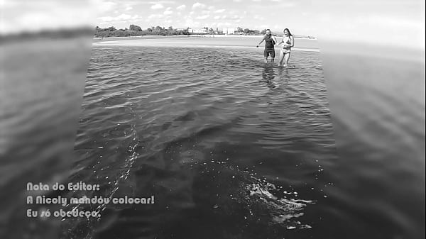 Play MP4 - No Pelo no Carro&colon; A Boca de Raquel Disse que Amou o Anal&comma; e a Buceta Levou Rola sem Camisinha