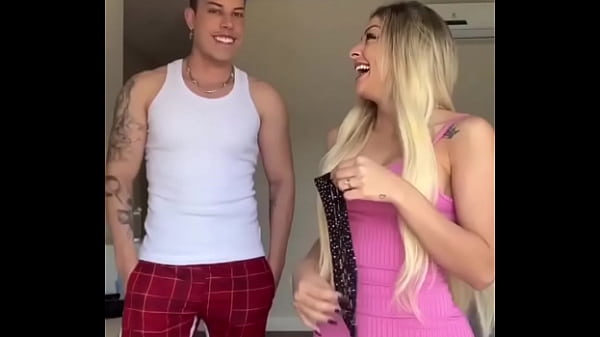 Loira gostosa linda na telinha