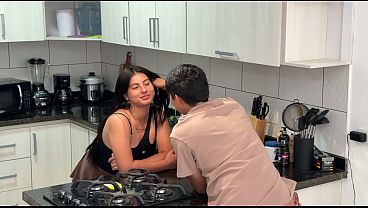 Amateur Colombiana Ardiente Tiene Sexo En La Cocina Con Su Roomie thumbnail