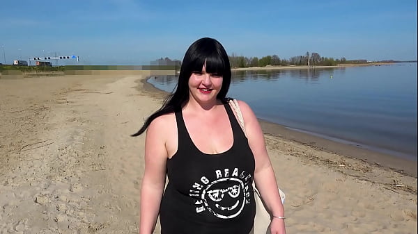 Private Outdoor-schlampe Lutscht Fremde Schw&auml;nze thumbnail