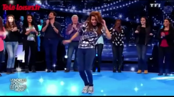 Tal benyezri avec un d&eacute;hanch&eacute; tr&egrave;s sensuel