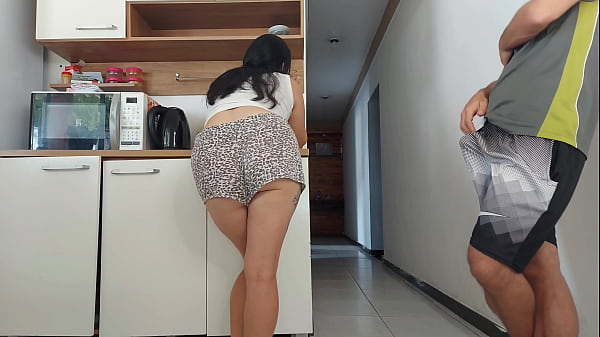 sexo arriscado, enquanto meu marido estava no banho transei com amigo dele, quase fomos pego 