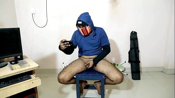 Play MP4 - Struggling masturbate and watching nasty porn