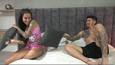 Lo que empezó_ como algo caliente de hermanastros, terminó_ con una gran follada