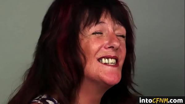 Play MP4 - British CFNM dommes blowing cock in taboo trio