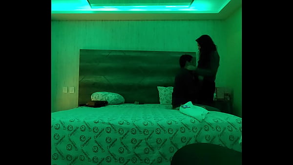 Mi noviaqueríasentir_una triple penetracion yse la cumpli