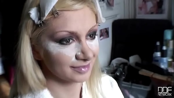 Nonton She Jams On Their Joy-sticks! thumbnail