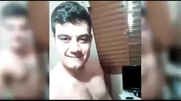 Yuri ga&uacute_cho mostra seu pau volumoso!