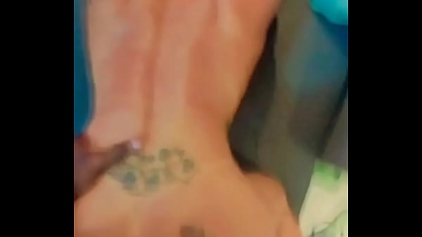 Esposa Neg&atilde;o Enquanto Corno Trabalha Filmando Pro Manso thumbnail