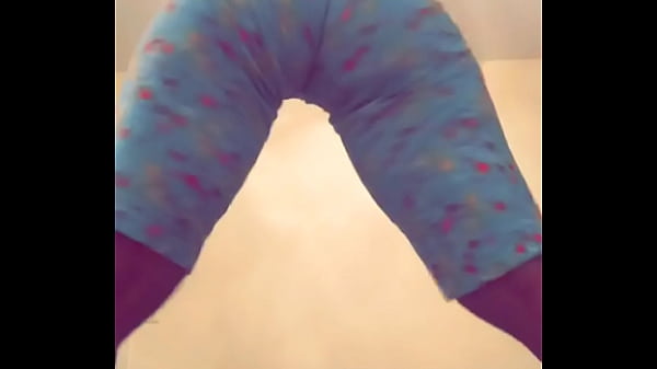 Play MP4 - Simone Moore bouncing her juicy ass