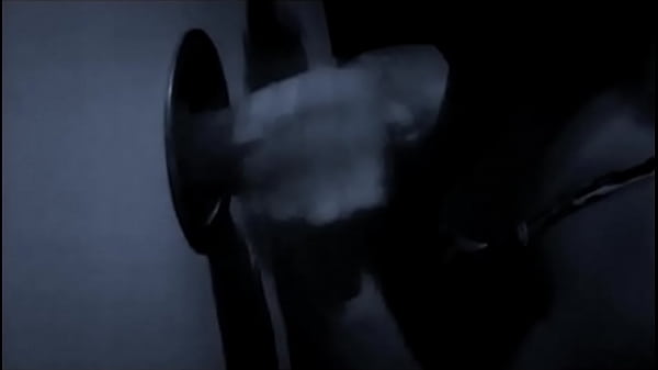 Punhetandoe chupando no gloryhole