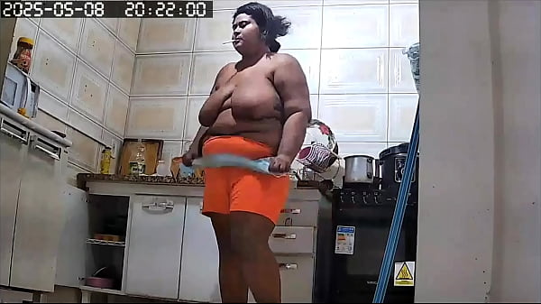 Nonton Camera Flagra Vizinha Gostosa Arrumando Casa E Mostrando Sua Grande Buceta thumbnail