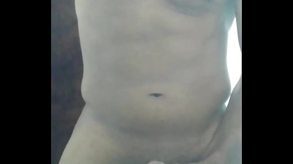 Play MP4 - Ao se exibir na cam para mulheres&comma; Ton deixa escapar uma amostra do seu leitinho