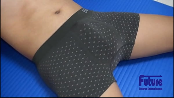 We picked up a 20-year-old member of a club with a masculine face and a kind smile! He's playing with his friends and we catch him right away! 