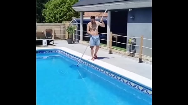 Nonton Me Follo A Mi Vecina En La Piscina Y Jugando Al Futbol&iacute;n thumbnail