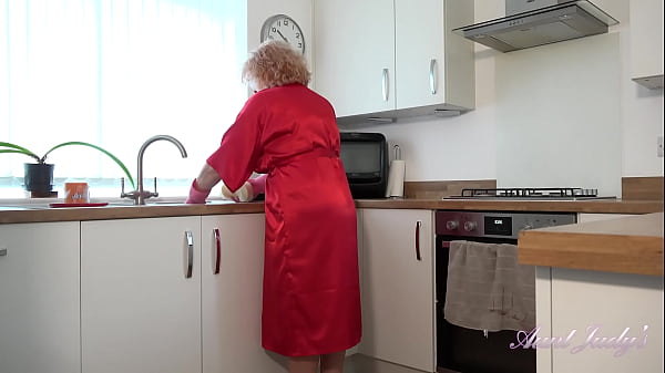 Play MP4 - AuntJudys - Busty UK Housewife Camilla Soaps-up her Big Natural Tits