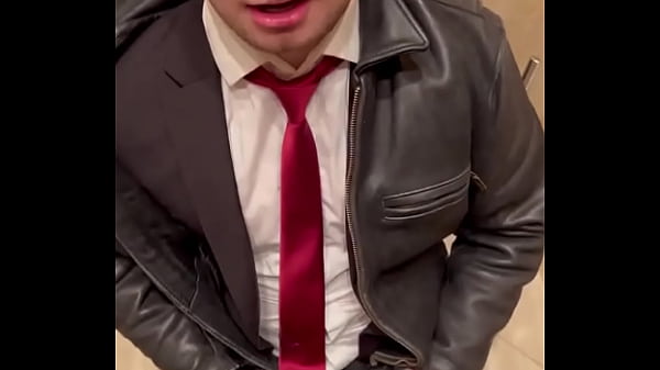 #kinkysirius #menatplay #suit #officesuit #office #leather #meninleather #leathe