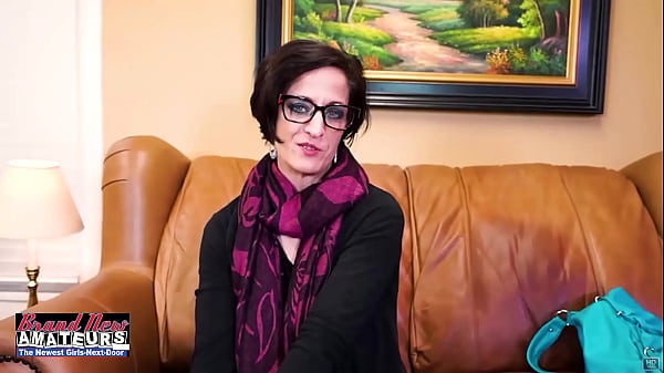 Pervy Milf Shauna Opens Her Legs 4 Da Role! thumbnail