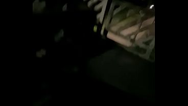 Marido comendo a esposa na rua ao ar livre 