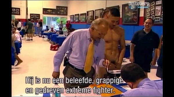 Play MP4 - athletic nude weigh