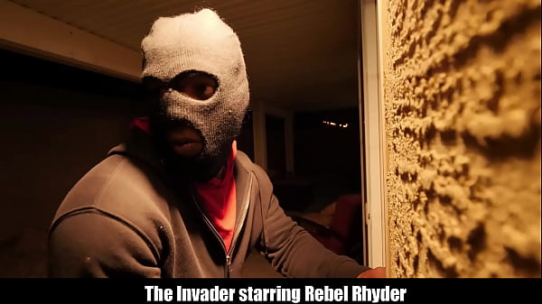 Nonton The Invader thumbnail