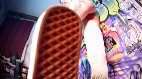 Giantess foot worship 