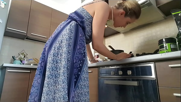Play MP4 - Preview of cooking and farting on spycam
