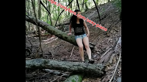 Nonton In The Wood, Naked thumbnail