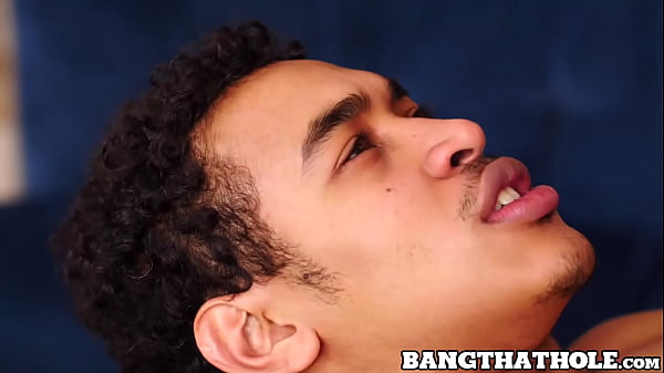 Black stud bareback fucks white asshole 