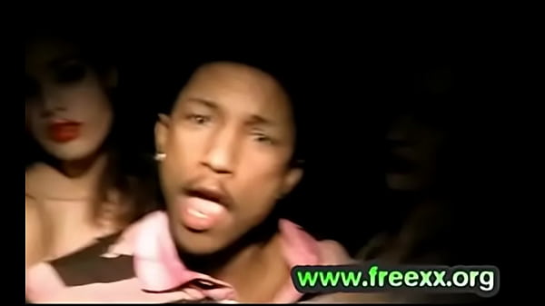 hot chicksexposing themselves in_a very sexy way