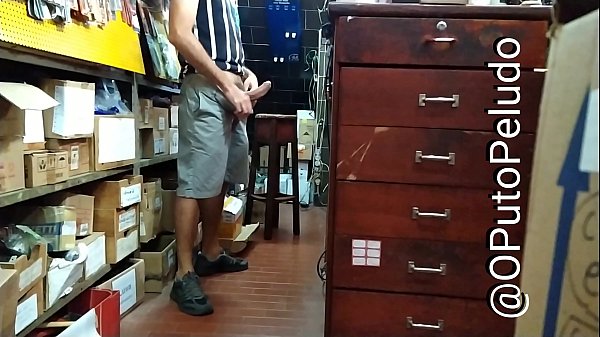 Cara Do Almoxarifado Toca Punheta Em Servi&ccedil;o thumbnail