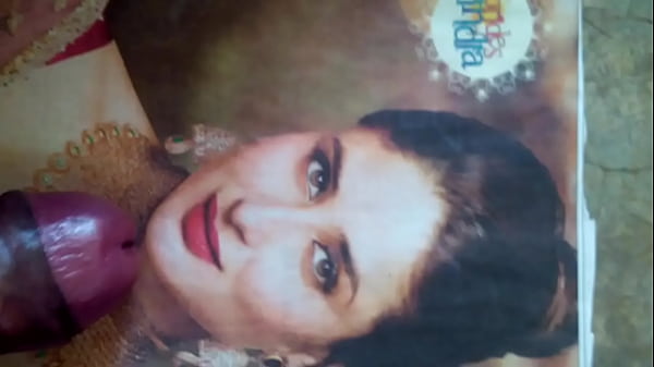 Play MP4 - cum tribute to kareena