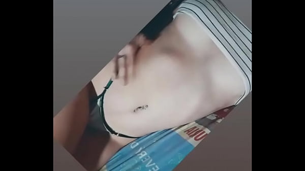 Sola y aburrida en casa, alguien que venga a verme?!