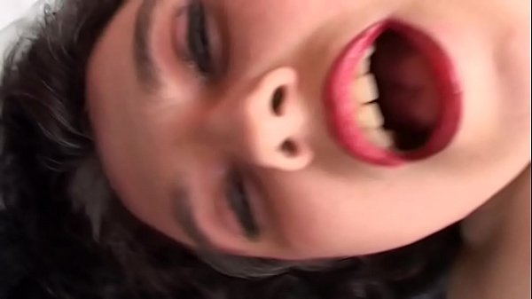 Vacca Grassa Si Scopa La Fighetta Da Sola Ansimando Davanti La Telecamera thumbnail