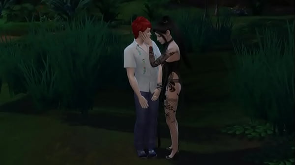 Татуированная азиатка затащила в лес скромногофрика и грязно его трахнула