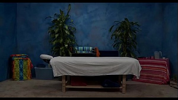 Nonton Hot And Horny 18 Year Old Floozy thumbnail