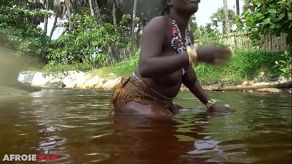 Play MP4 - Big tittie zulu aunty washing herself in a tropical forrest river
