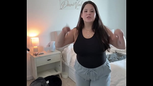 Play MP4 - VLOG&colon; Day with Dani