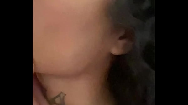 Pretinha Mika veio sentar pro neg&atilde;o bem gostoso 