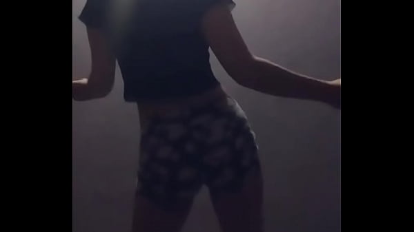 Nonton Flaca Caliente Bailando En Shorts thumbnail