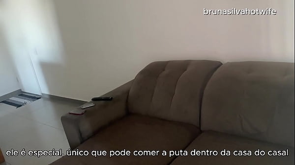 Mulher casada &eacute; enrabada enquanto marido est&aacute; trabalhando bruna silva hotwife