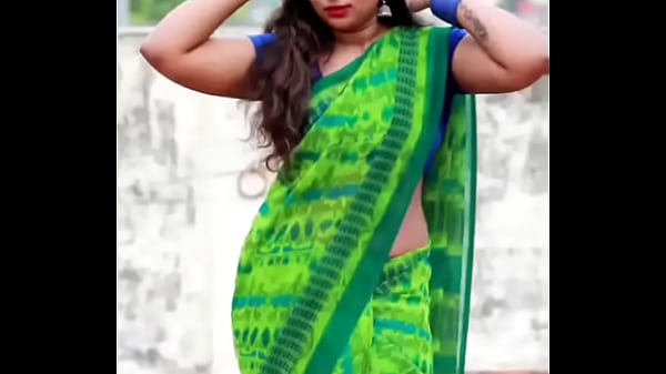 Beautiful indian aunty green saree hip and side boobs dance