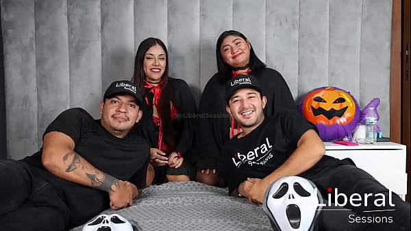 Nonton Un Juego Previo Antes De Compartir Sus Esposas. thumbnail