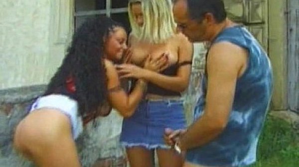 Threesome fuck outdoor 
