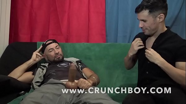 jeune latino dos&eacute; par la grosse queue de JESS ROYAN 