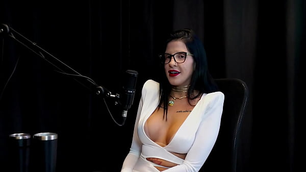 Play MP4 - Foi convidada a trabalhar por sua simpatia&comma; sempre fez quest&otilde;es de gentileza e abriu sua pr&oacute;pria cl&iacute;nica - Leticia Braga &lpar;WATCH ON&colon; SHEER&sol;RED&rpar;