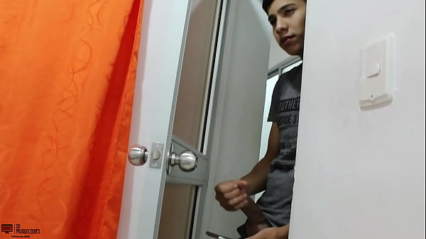 Nonton Hijastro Cachondo Masturbandose Mientras Ve A Su Madrastra Hacerlo T Sdproducciones thumbnail